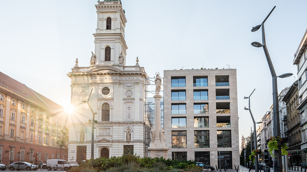 KOMPOZIT: Egyenrangú fél – A Szervita téri Emerald Residence